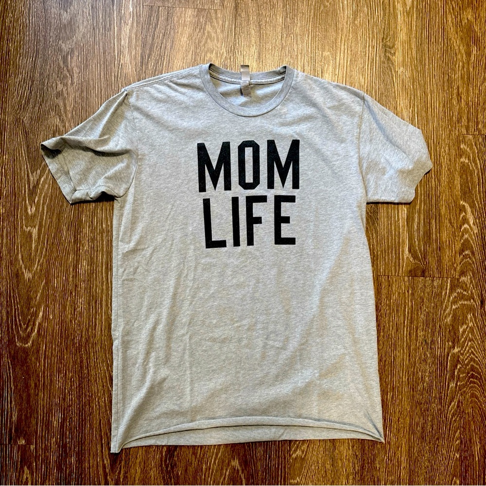 MOM LIFE Women’s Casual Tshirt Size M Crew Neck Gray